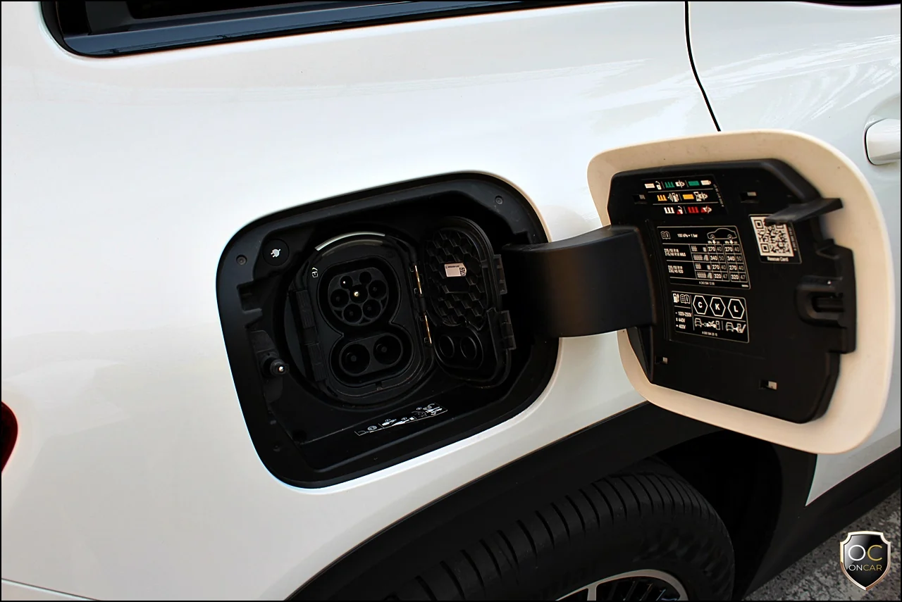 Mercedes-Benz EQB 300 4Matic AMG Line — fotografia 14
