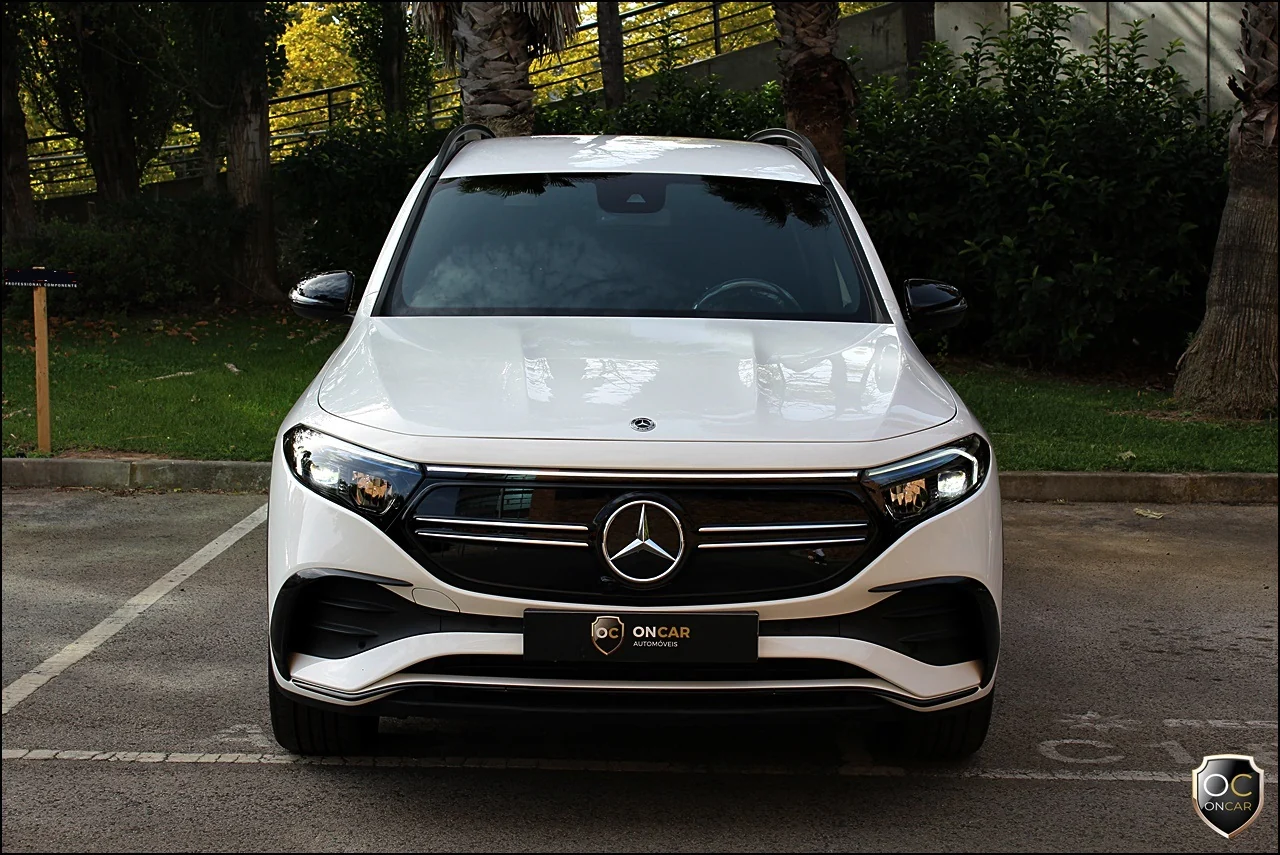 Mercedes-Benz EQB 300 4Matic AMG Line — fotografia 4