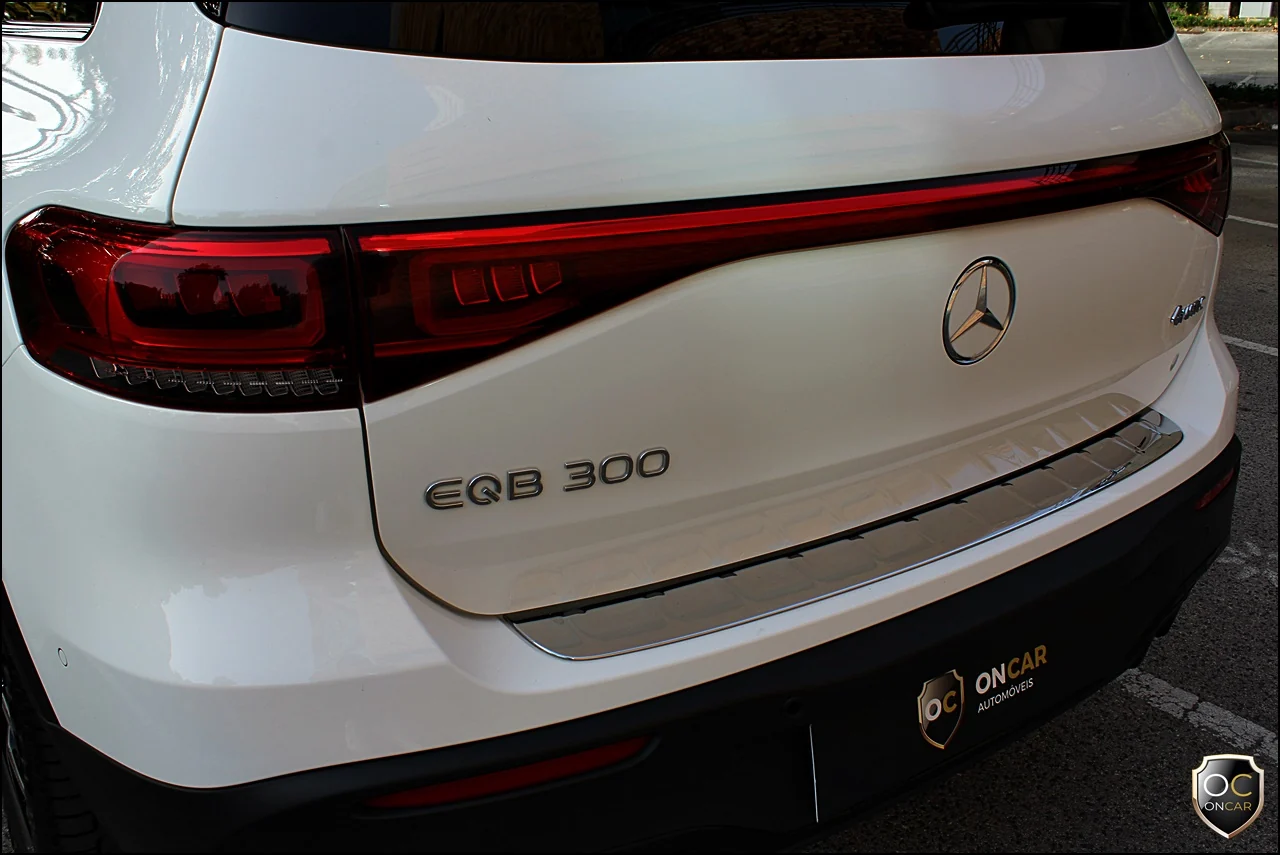 Mercedes-Benz EQB 300 4Matic AMG Line — fotografia 12