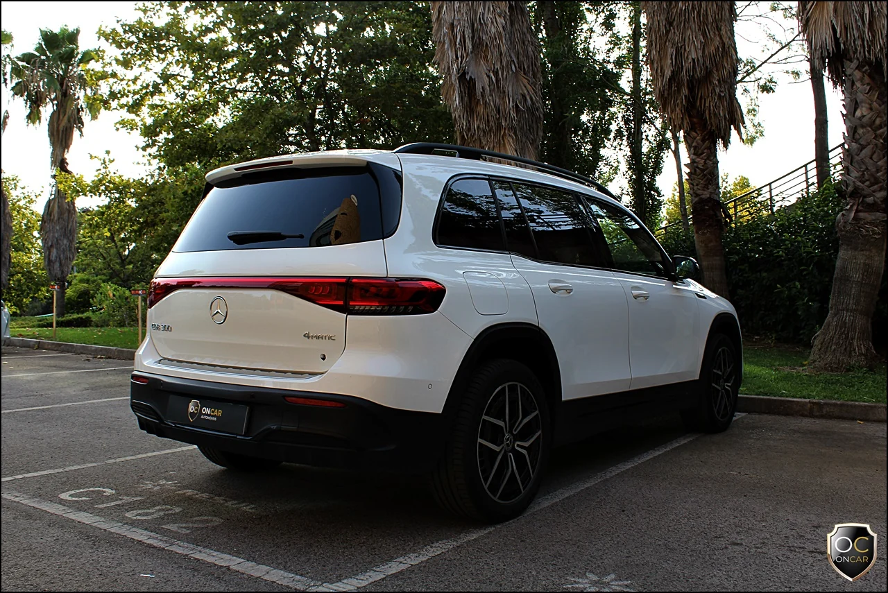Mercedes-Benz EQB 300 4Matic AMG Line — fotografia 13