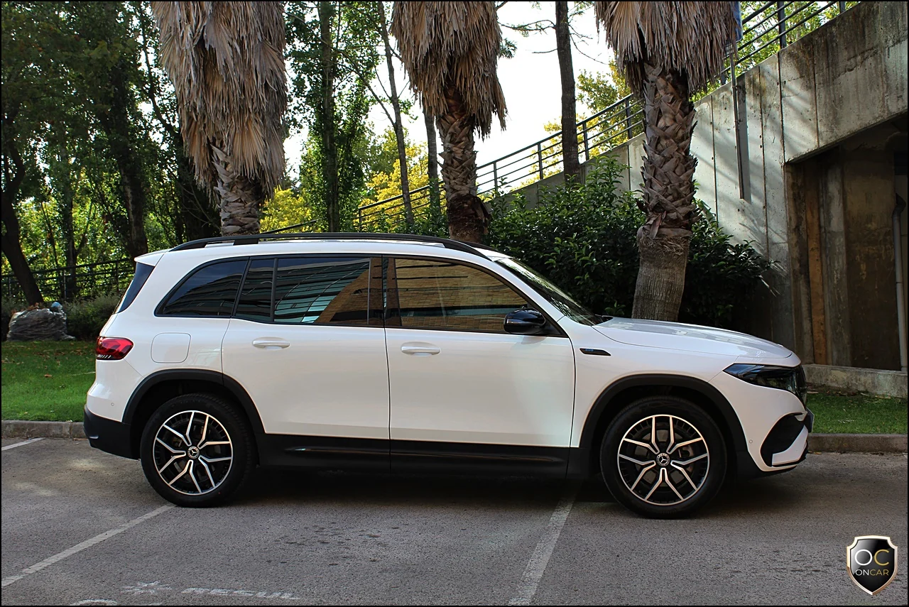 Mercedes-Benz EQB 300 4Matic AMG Line — fotografia 8